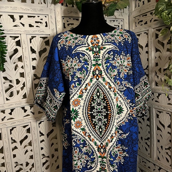 BEAUTIFUL BLUE & WHITE WITH MULTICOLORS & PATTERNS SHORT SLEEVE KAFTAN DRESS - Picture 2 of 10